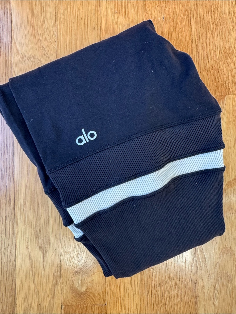 ALO Yoga Womes Black Leggings with White Stripes - Picture 3 of 4